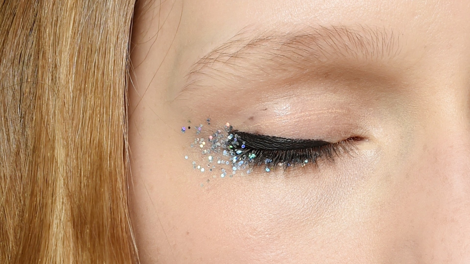 5 Low-Key Glitter Looks For Every Makeup Minimalist